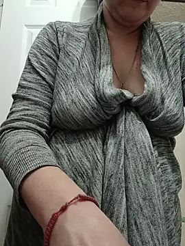 HTXBELLE online show from November 2025 06:43:01 PM