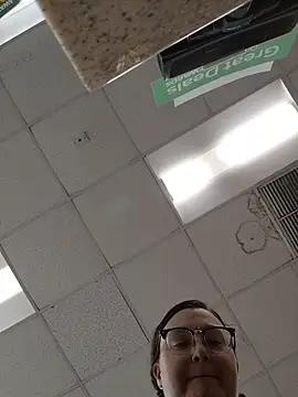 HTXBELLE online show from November 2025 08:19:02 PM