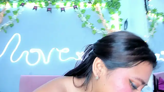 Luna Sommer online show from March 2025 04:24:01 PM