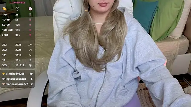 Snapshot of baby_debbie chatting on February 2025 12:49:02 AM baby debbie online show from February 2025 12:49:02 AM