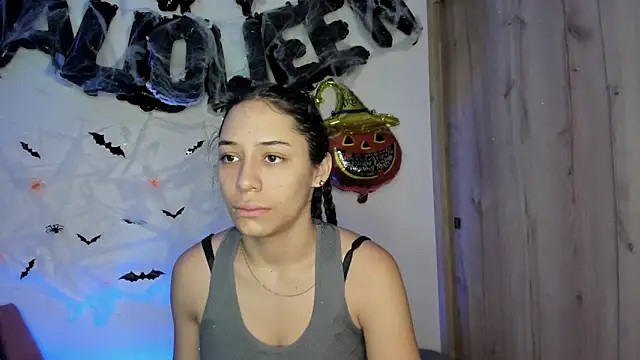 TANIA 06 online show from October 2025 01:12:01 PM