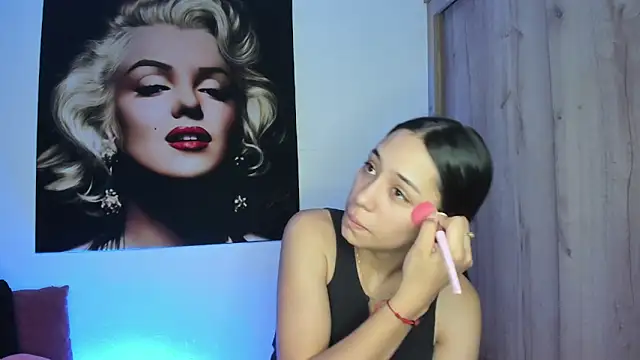 TANIA 06 online show from November 2025 01:11:02 PM