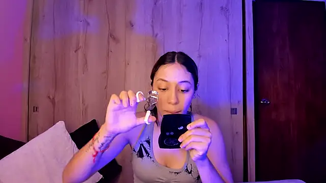 TANIA 06 online show from April 2026 01:02:01 PM