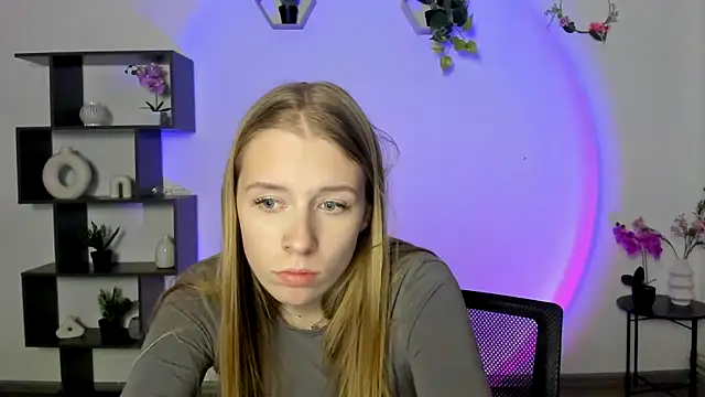 AnnNorriss online show from March 2025 07:06:01 PM