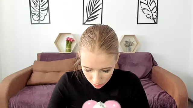 AnnNorriss online show from March 2025 02:18:02 PM