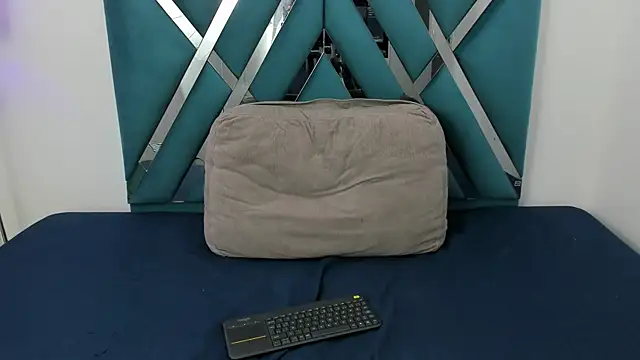 Emily-Carter online show from September 2025 08:33:02 PM