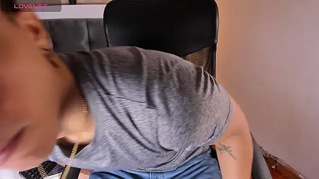 Allex Cano online show from February 2025 01:10:01 PM