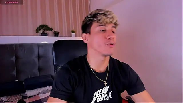 Allex Cano online show from March 2025 03:10:02 PM