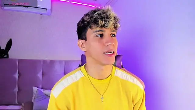 Allex Cano online show from March 2025 12:11:01 PM