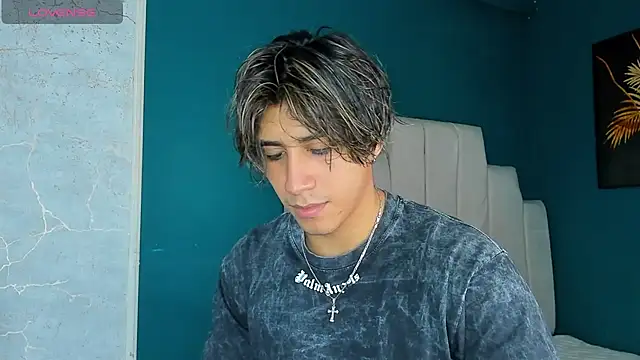 Allex Cano online show from October 2025 04:55:01 AM