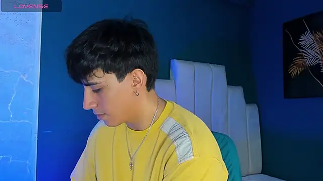 Allex Cano online show from October 2025 07:13:01 PM