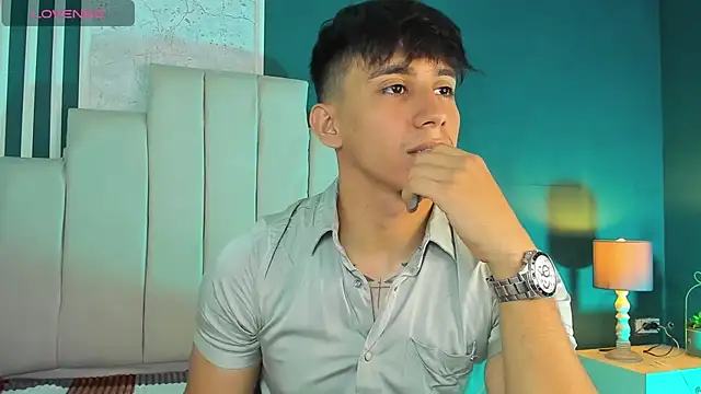 Allex Cano online show from November 2025 06:52:02 PM