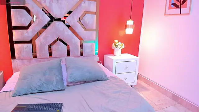 Zamira Taylor online show from October 2025 11:37:01 PM