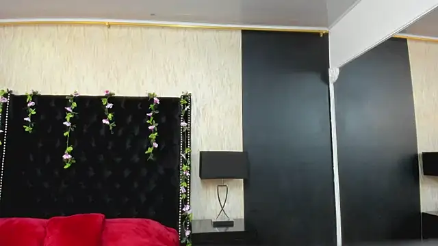 NahomyCarther online show from November 2025 04:01:02 AM