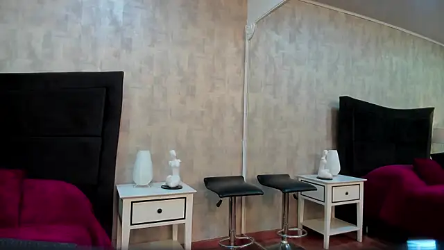 NahomyCarther online show from April 2026 10:40:01 PM