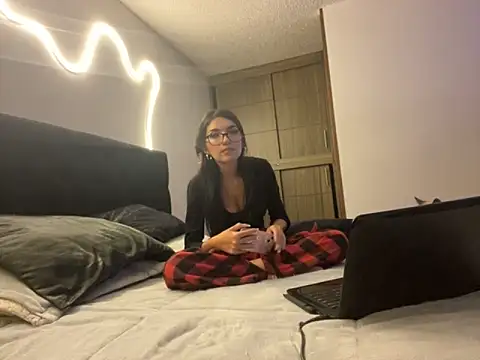 DesireLuxe online show from September 2025 05:34:01 AM