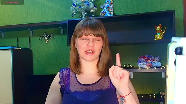 Snapshot of VeronikawGold chatting on December 2025 08:00:01 AM VeronikawGold online show from December 2025 08:00:01 AM