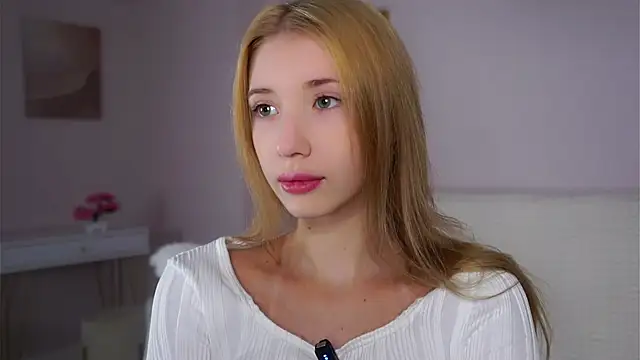 SunnivaCovil online show from November 2025 03:16:01 PM