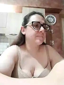 Snapshot of Dolcecurvy chatting on April 2026 09:45:02 PM Dolcecurvy online show from April 2026 09:45:02 PM