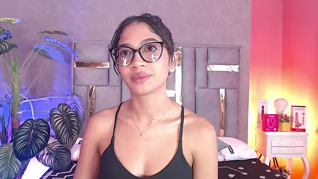 Tyla Ks online show from November 2025 07:34:02 PM