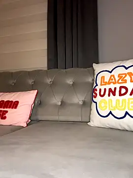 laraaaaaa online show from December 2025 10:38:01 PM