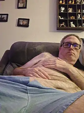 Snapshot of Smallone327 chatting on March 2026 06:17:01 AM Smallone327 online show from March 2026 06:17:01 AM