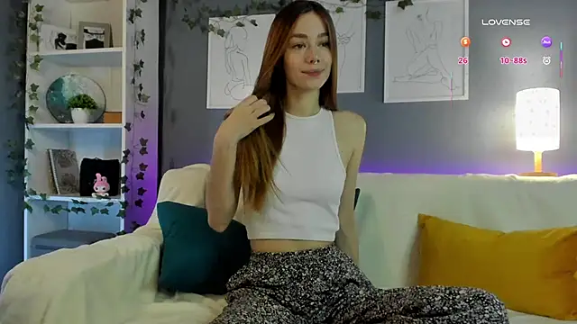 Snapshot of EmilaMills chatting on February 2025 11:04:01 PM EmilaMills online show from February 2025 11:04:01 PM