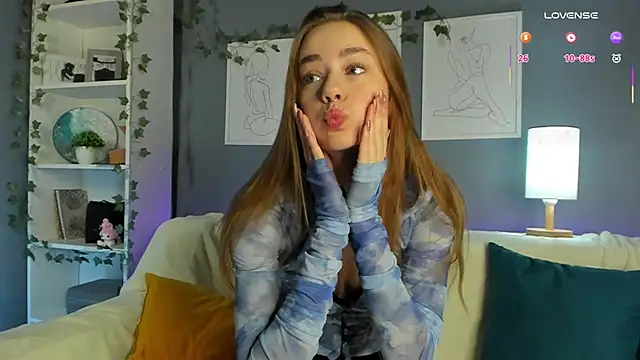 Snapshot of EmilaMills chatting on March 2025 11:53:01 PM EmilaMills online show from March 2025 11:53:01 PM