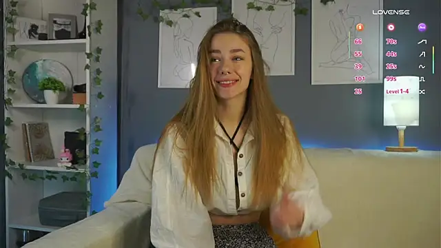 Snapshot of EmilaMills chatting on March 2025 11:59:02 PM EmilaMills online show from March 2025 11:59:02 PM