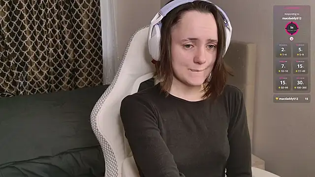 Luna Loveee online show from September 2025 05:45:02 AM