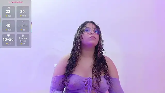 innocenthazel online show from November 2025 01:00:02 PM