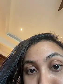 Lucia Brown  online show from April 2026 10:32:01 PM