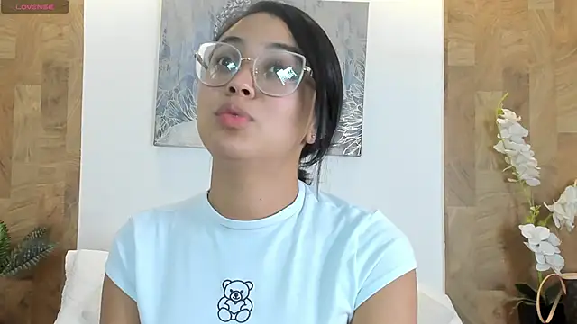 Lucia Brown  online show from June 2026 10:48:01 PM