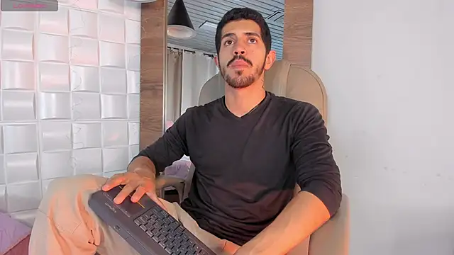 AlejandroStormm online show from February 2026 03:32:02 AM