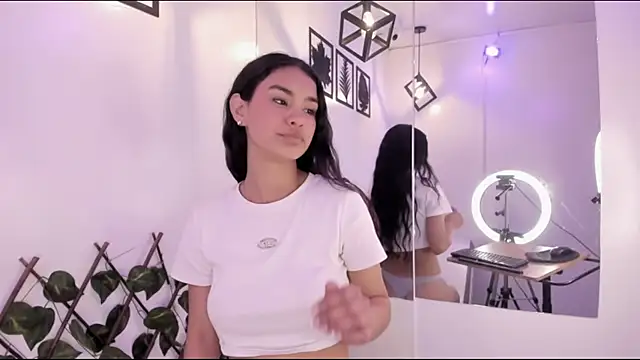 Anniie  Evans online show from March 2025 06:45:01 PM