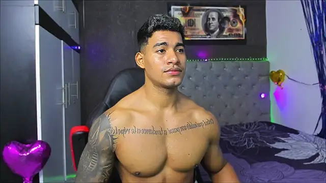 Snapshot of luigi_hot_ chatting on July 2026 04:02:02 PM luigi hot online show from July 2026 04:02:02 PM