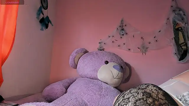 Maddy Jhonsson online show from October 2025 09:39:02 PM