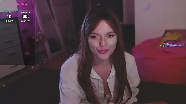 Snapshot of CherryRed_Girl chatting on February 2025 01:33:01 AM CherryRed Girl online show from February 2025 01:33:01 AM