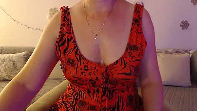 YourfantasyGiuly online show from July 2026 05:28:01 PM