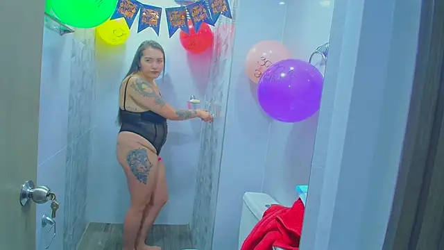 Luna kitty online show from October 2025 04:08:02 PM