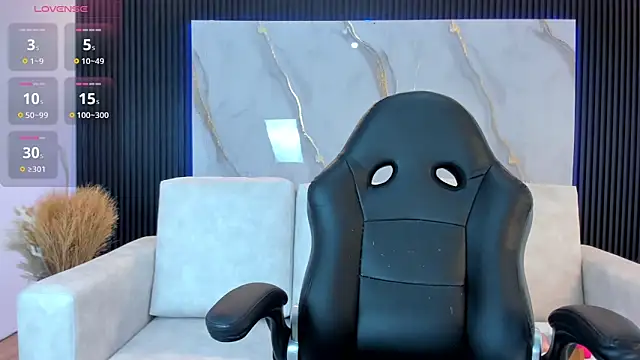 Ivaannaa  online show from November 2025 02:51:01 PM