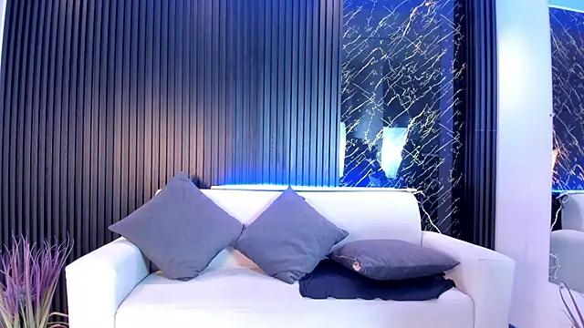 Ivaannaa  online show from November 2025 01:22:01 PM