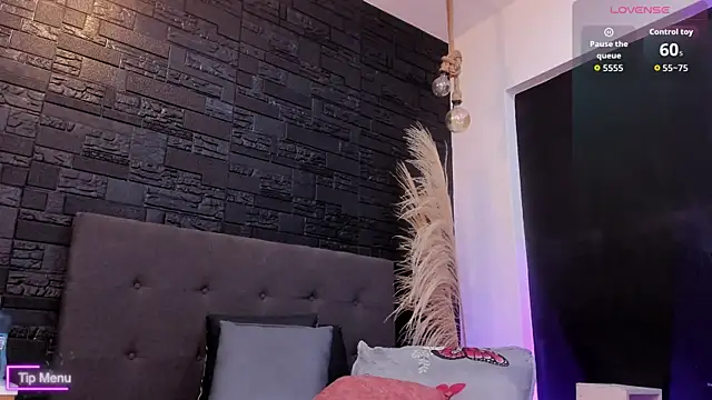 Maite Smith  online show from November 2025 04:33:02 AM