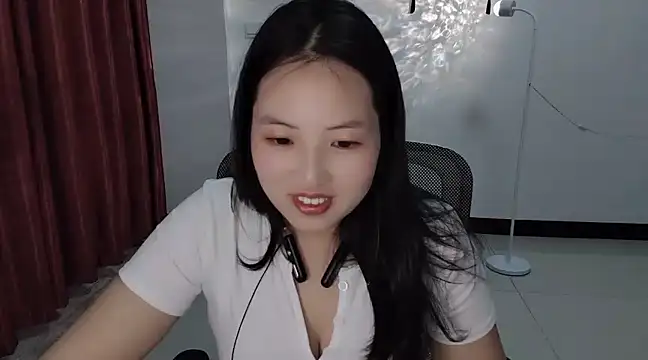 Snapshot of Ellie-BabyLoe chatting on March 2025 07:05:02 AM Ellie-BabyLoe online show from March 2025 07:05:02 AM