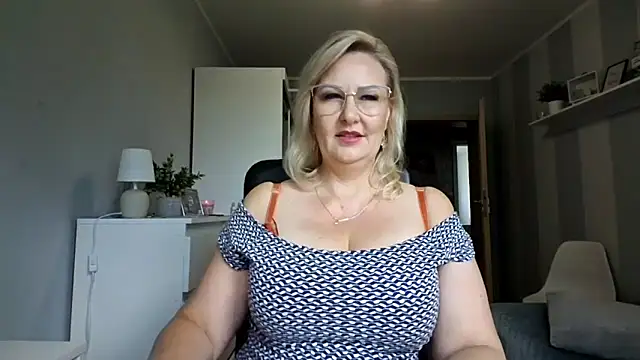 DianaLive online show from July 2026 07:06:01 AM
