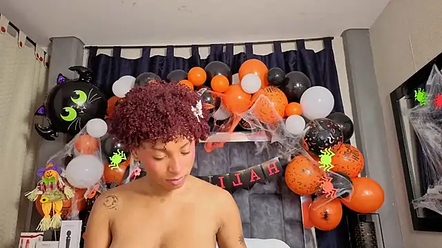 Effie cooper online show from October 2025 07:47:01 PM