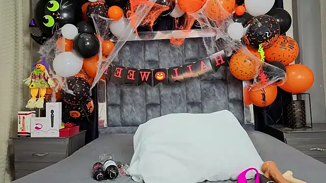 Effie cooper online show from October 2025 08:09:02 PM