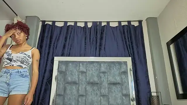 Effie cooper online show from November 2025 06:52:02 PM