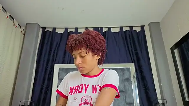 Effie cooper online show from November 2025 01:11:02 PM