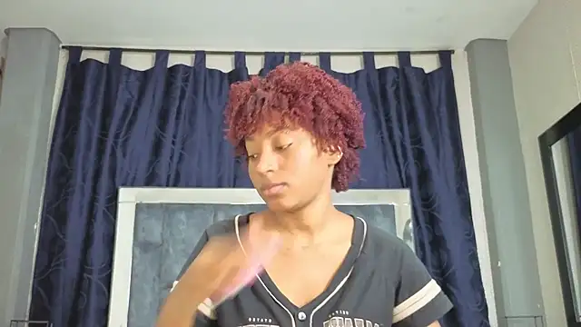 Effie cooper online show from November 2025 08:07:01 PM